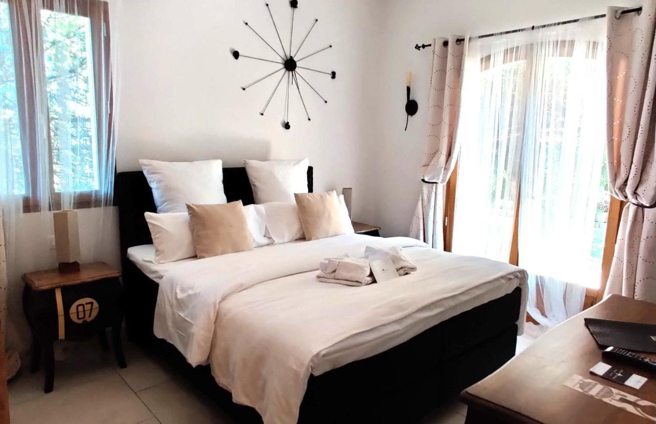 Maison Prestige Saint Tropez By Roberto Geissini Grimaud Ngoại thất bức ảnh