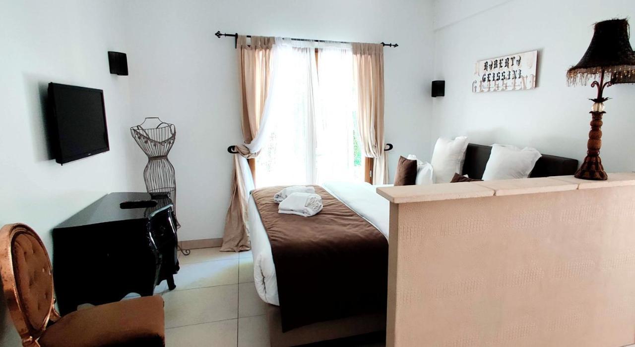 Maison Prestige Saint Tropez By Roberto Geissini Grimaud Ngoại thất bức ảnh
