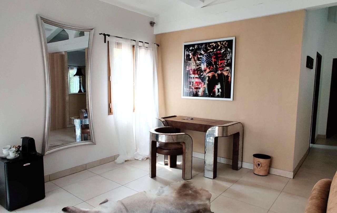 Maison Prestige Saint Tropez By Roberto Geissini Grimaud Ngoại thất bức ảnh