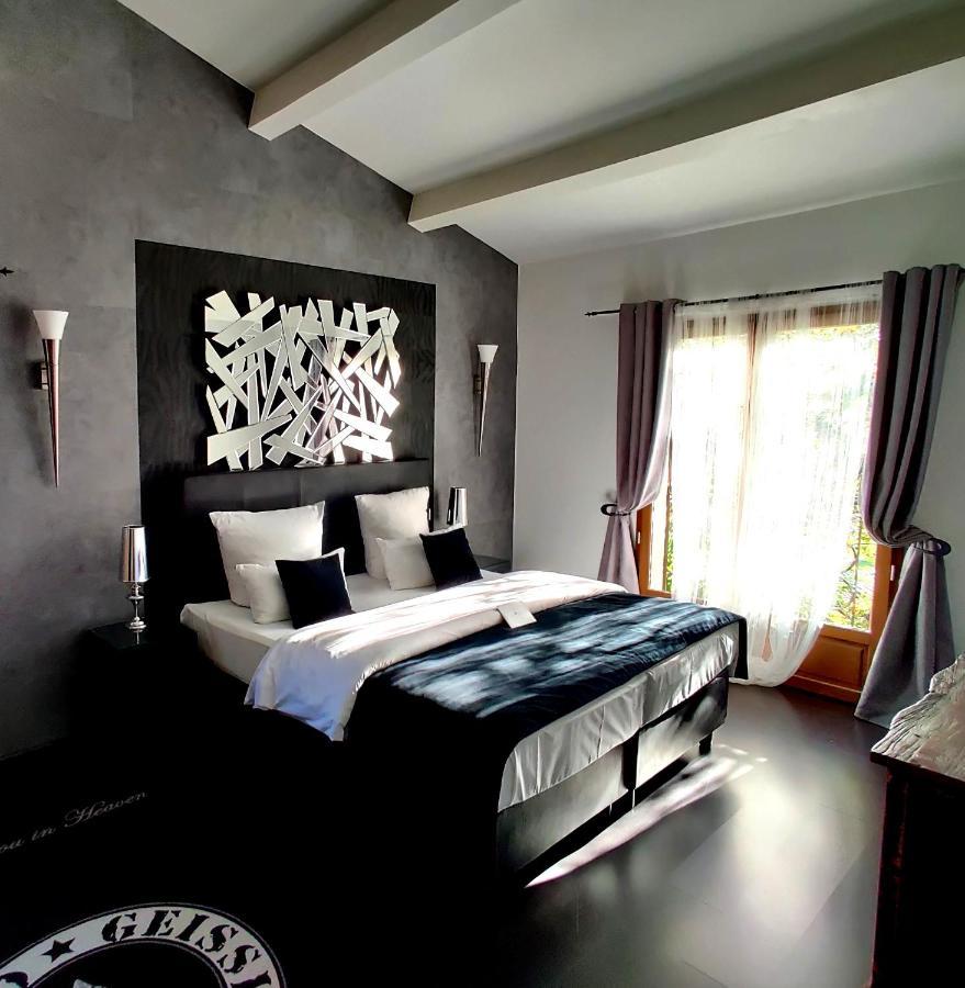 Maison Prestige Saint Tropez By Roberto Geissini Grimaud Ngoại thất bức ảnh